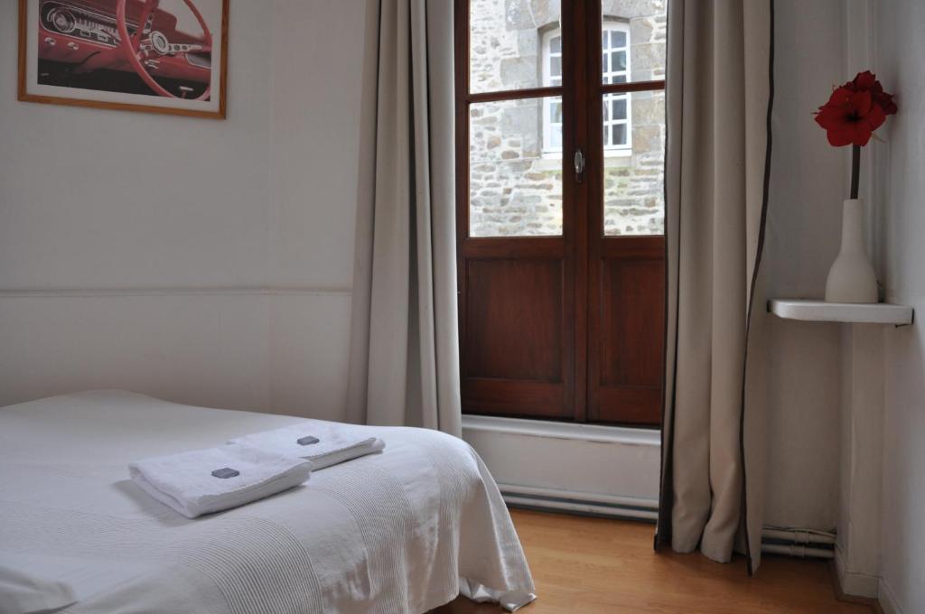Cafe Hotel Du Theatre Dinan Dış mekan fotoğraf