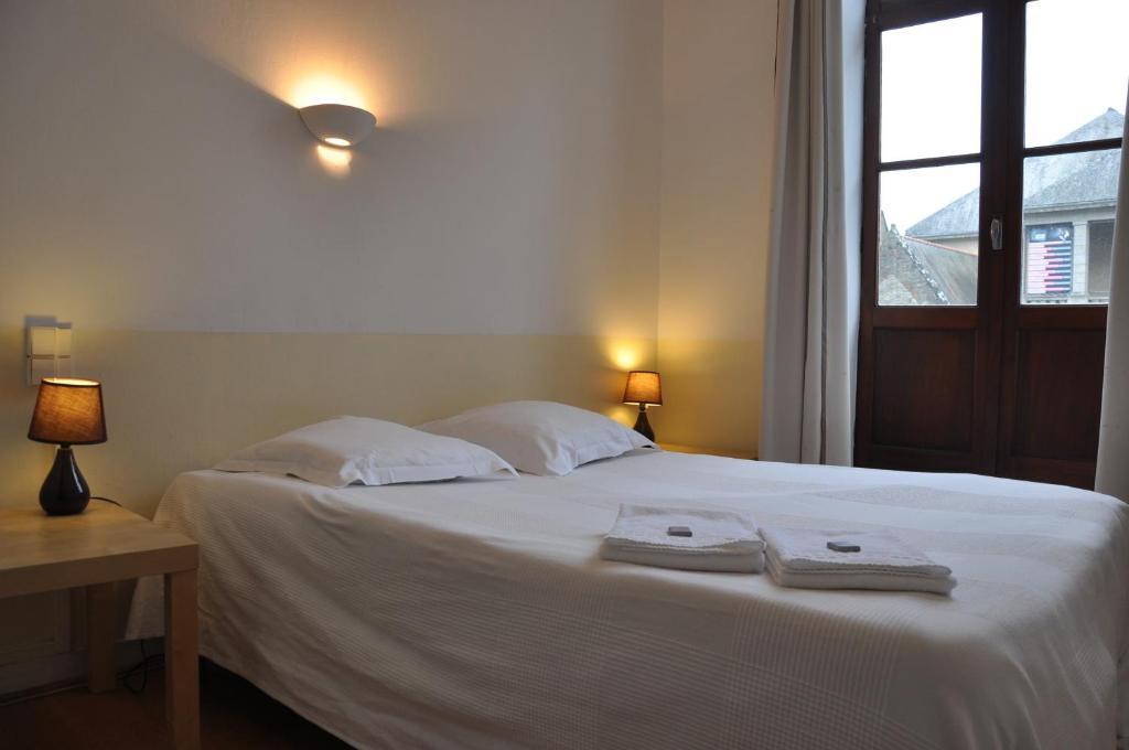 Cafe Hotel Du Theatre Dinan Dış mekan fotoğraf